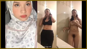 Cewek Hijab Cantik Pap Mandi Terus Colmek poster