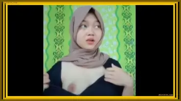 Cewek Jilbab Gen Z Nih Bos Pamer Badan Putih Mulus poster