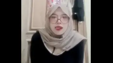 Cewel Jilbab Cindo Putih Pap Bugil Buat Pacar poster