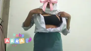 Gadis Cantik Pasrah Goyang Kasur Bareng Pria poster