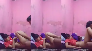 Gadis Siswi Cantik Pasrah Kasur Kakak Tiri poster