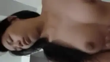 Siswi SMA Jakarta Cantik Pasrah Goyang Kasur poster