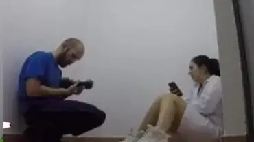 Tante Perawat Semok Cantik Pasrah Goyang Kasur poster