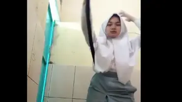 Viral Cewek 18+ Jilbab Dewasa Muda Bugil Colmek Mastrubasi Full poster